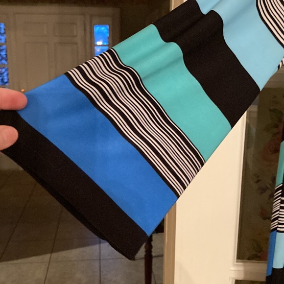 Multi colored V neck tunic - Picture 4 of 5